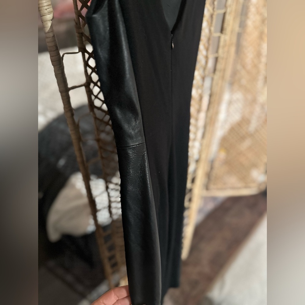LBD with leather panels - Picture 3 of 3